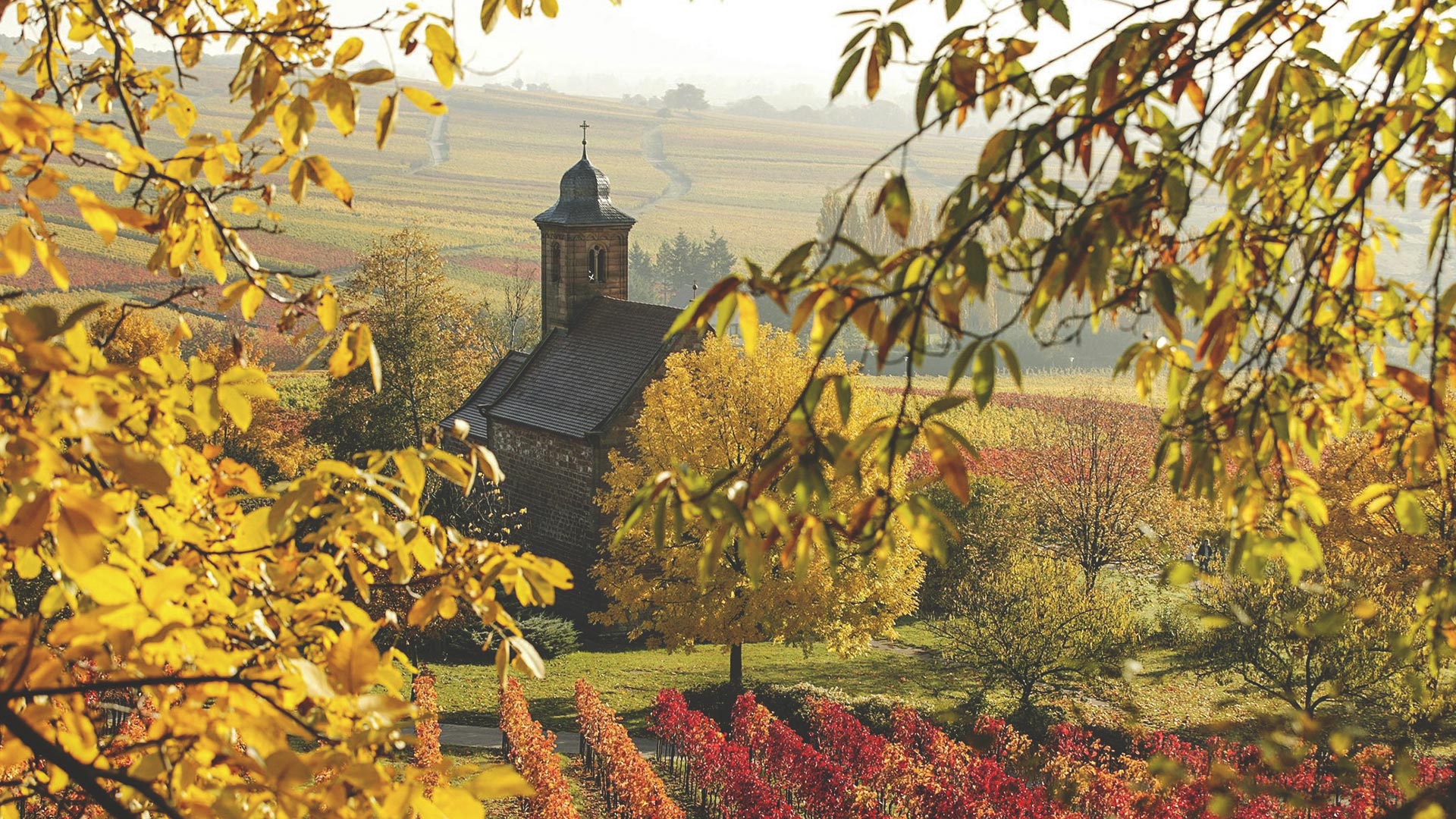 Nikolauskapelle im Herbst Nikolauskapelle im Herbst